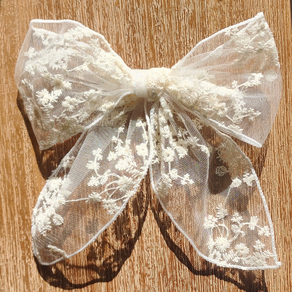 Elegant Lace Hair Bow
